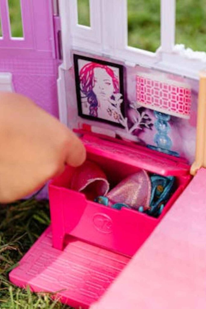 DIY Barbie Dollhouse Room