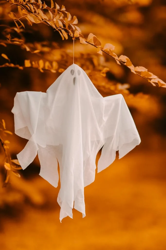 Hanging Ghosts